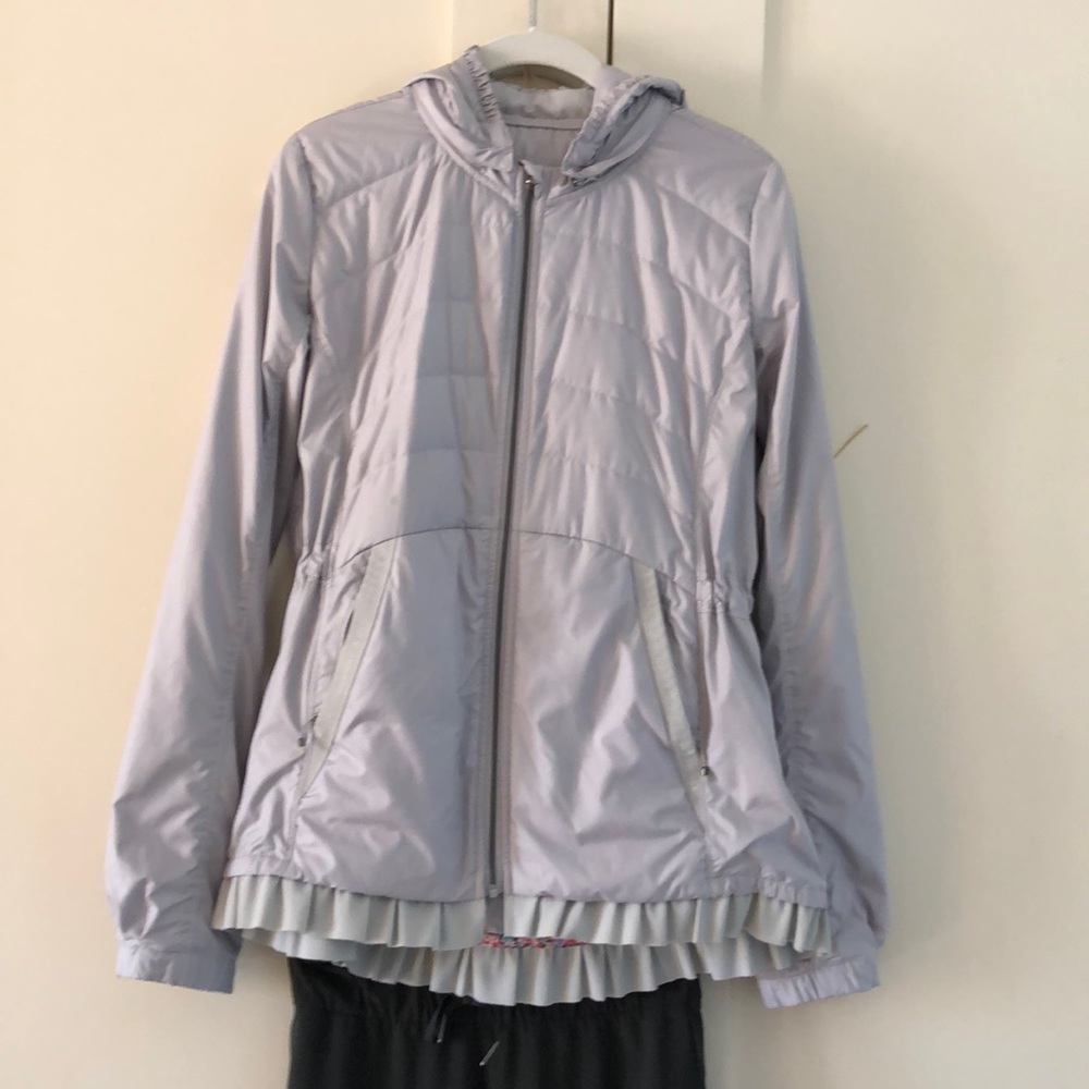 Lululemon ruffled hem wind breaker